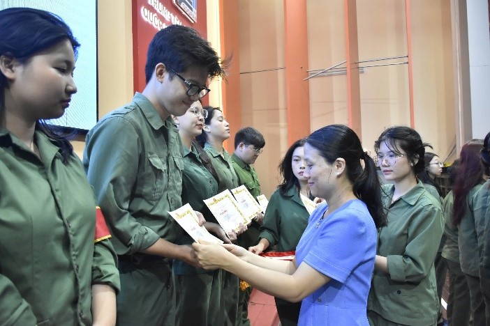 LỄ BẾ GIẢNG KHÓA 449 – GIÁO DỤC QUỐC PHÒNG VÀ AN NINH VỚI NGẬP TRÀN TINH THẦN