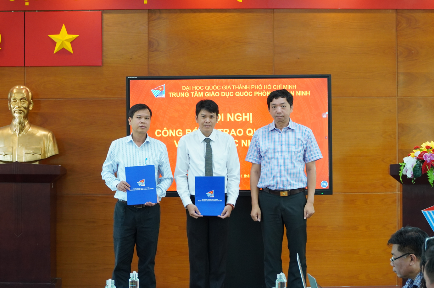 TRUNG TÂM GIÁO DỤC QUỐC PHÒNG VÀ AN NINH, ĐHQG-HCM TỔ CHỨC HỘI NGHỊ CÔNG BỐ VÀ TRAO QUYẾT ĐỊNH VỀ CÔNG TÁC NHÂN SỰ