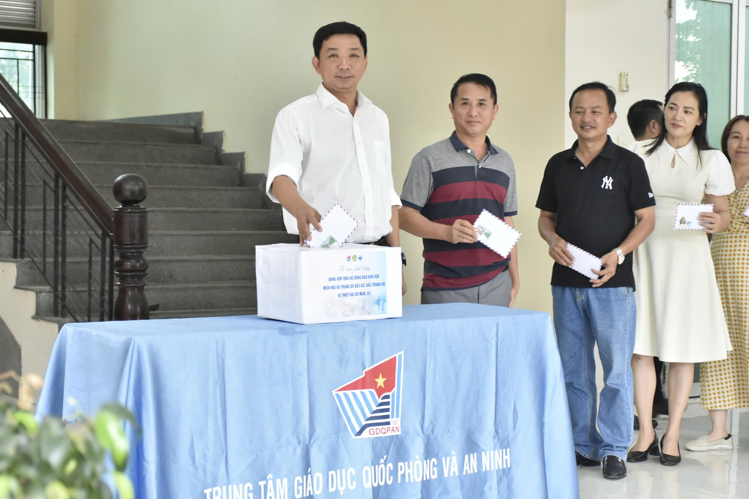 TRUNG TÂM GDQPAN: TỔ CHỨC PHÁT ĐỘNG ĐÓNG GÓP ỦNG HỘ ĐỒNG BÀO BỊ THIỆT HẠI DO MƯA, LŨ