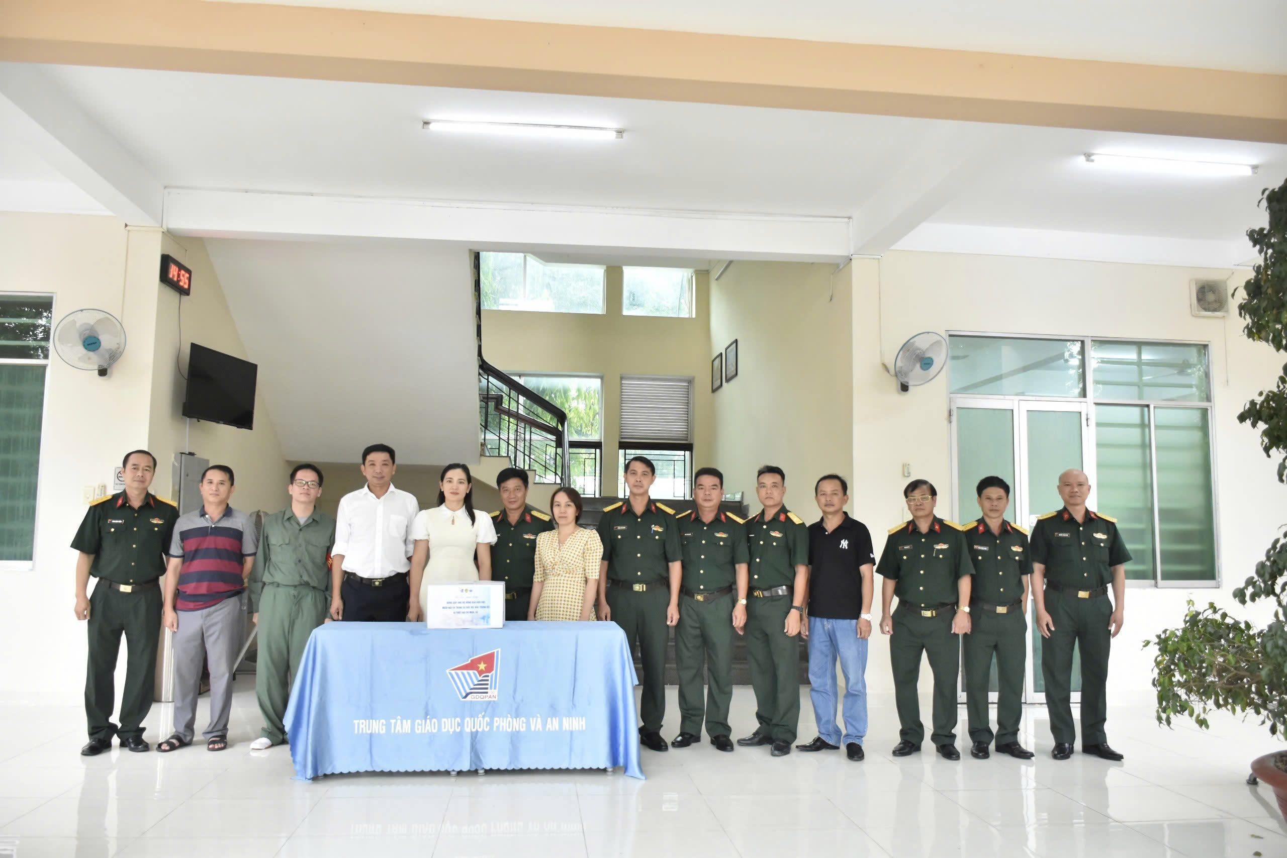 TRUNG TÂM GDQPAN: TỔ CHỨC PHÁT ĐỘNG ĐÓNG GÓP ỦNG HỘ ĐỒNG BÀO BỊ THIỆT HẠI DO MƯA, LŨ