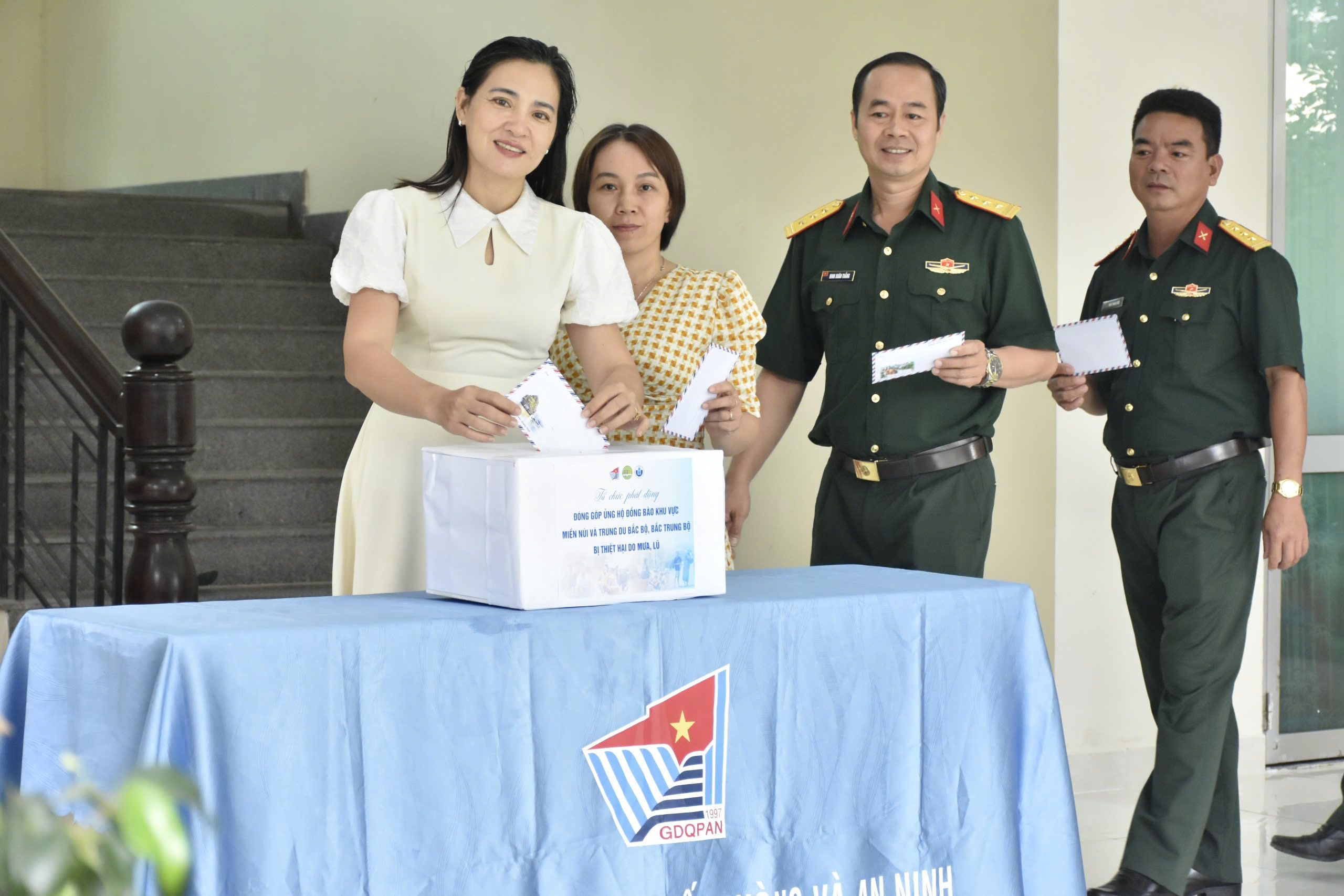 TRUNG TÂM GDQPAN: TỔ CHỨC PHÁT ĐỘNG ĐÓNG GÓP ỦNG HỘ ĐỒNG BÀO BỊ THIỆT HẠI DO MƯA, LŨ