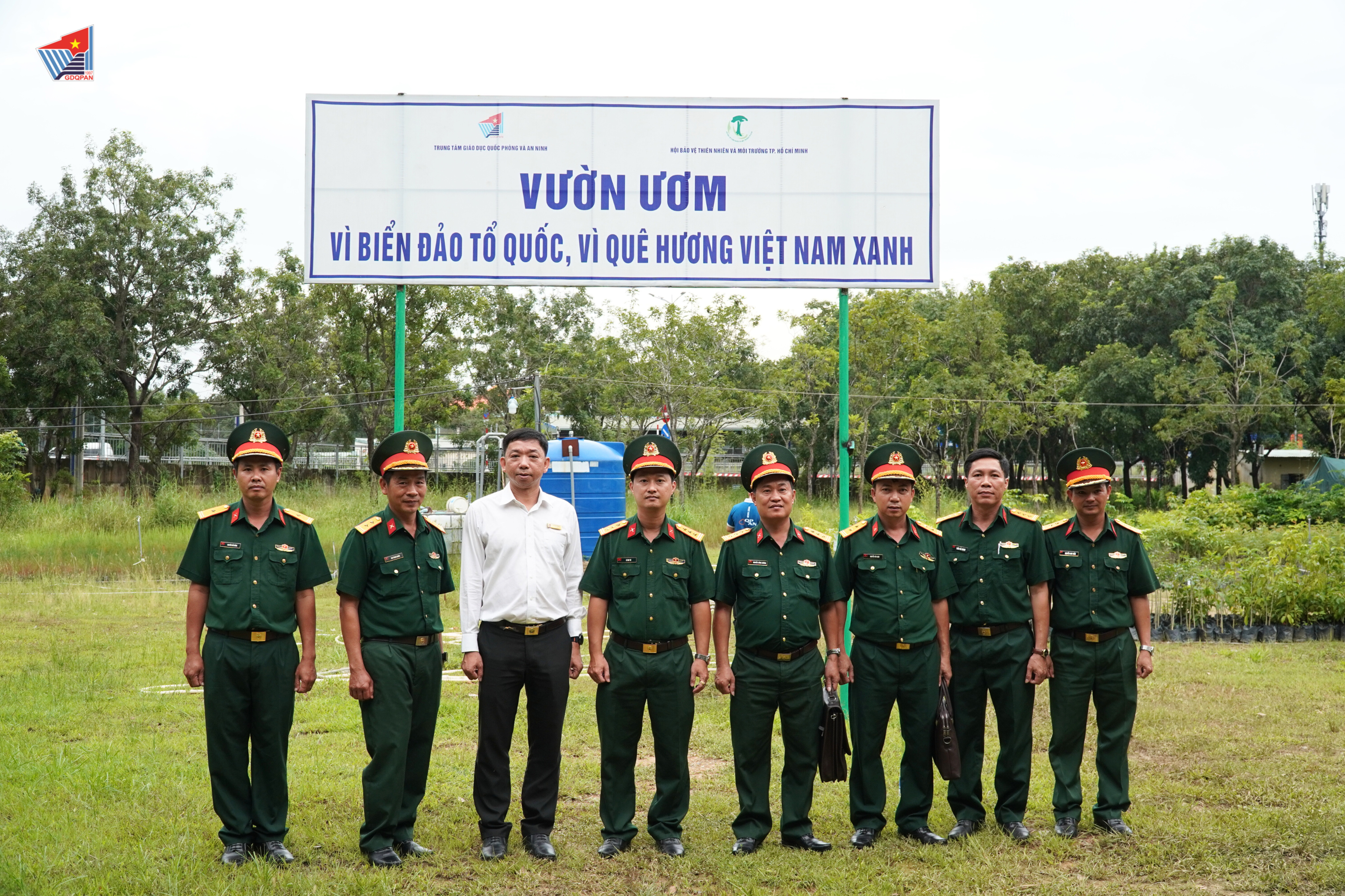 CHÀO MỪNG ĐOÀN CÔNG TÁC TRUNG TÂM GIÁO DỤC QUỐC PHÒNG VÀ AN NINH, TRƯỜNG QUÂN SỰ BỘ TƯ LỆNH THÀNH PHỐ HỒ CHÍ MINH ĐẾN THAM QUAN, HỌC TẬP KINH NGHIỆM TẠI TRUNG TÂM GIÁO DỤC QUỐC PHÒNG VÀ AN NINH, ĐHQG-HCM
