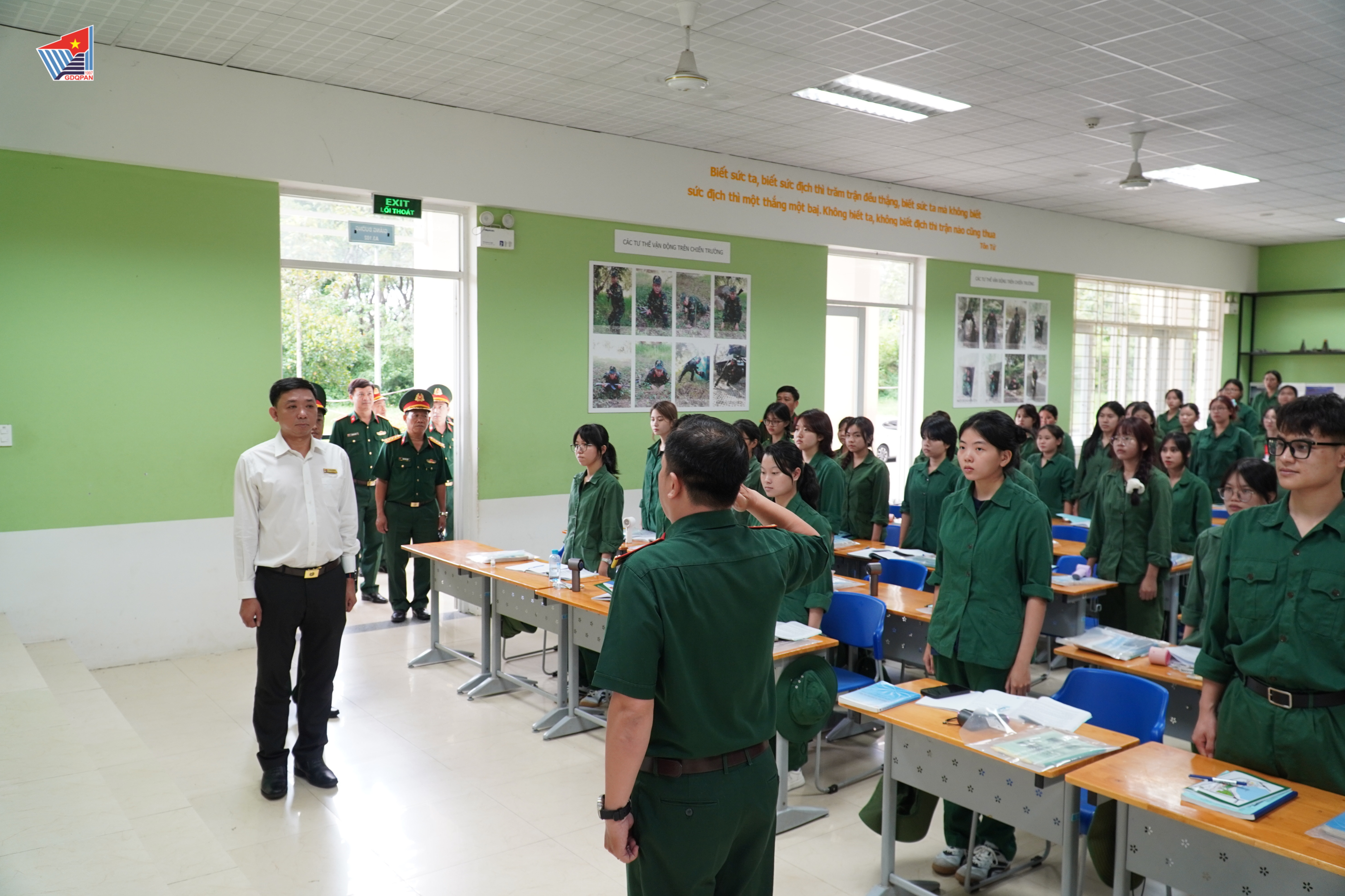 CHÀO MỪNG ĐOÀN CÔNG TÁC TRUNG TÂM GIÁO DỤC QUỐC PHÒNG VÀ AN NINH, TRƯỜNG QUÂN SỰ BỘ TƯ LỆNH THÀNH PHỐ HỒ CHÍ MINH ĐẾN THAM QUAN, HỌC TẬP KINH NGHIỆM TẠI TRUNG TÂM GIÁO DỤC QUỐC PHÒNG VÀ AN NINH, ĐHQG-HCM