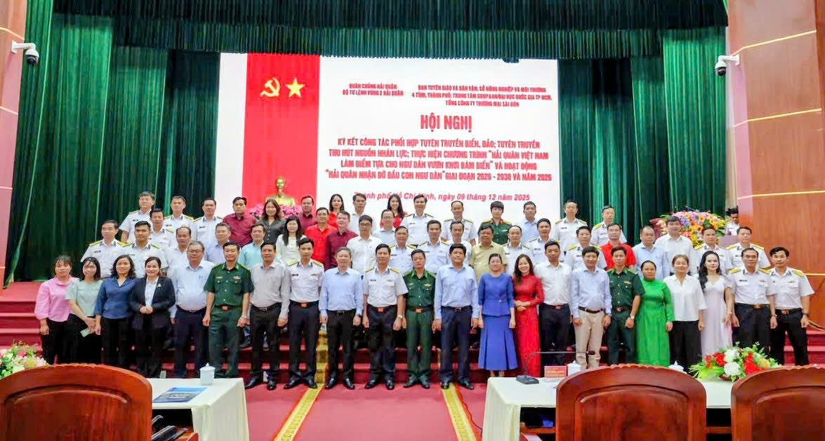 VÙNG 2 HẢI QUÂN KÝ KẾT CHƯƠNG TRÌNH PHỐI HỢP TUYÊN TRUYỀN BIỂN ĐẢO VÀ THU HÚT NGUỒN NHÂN LỰC